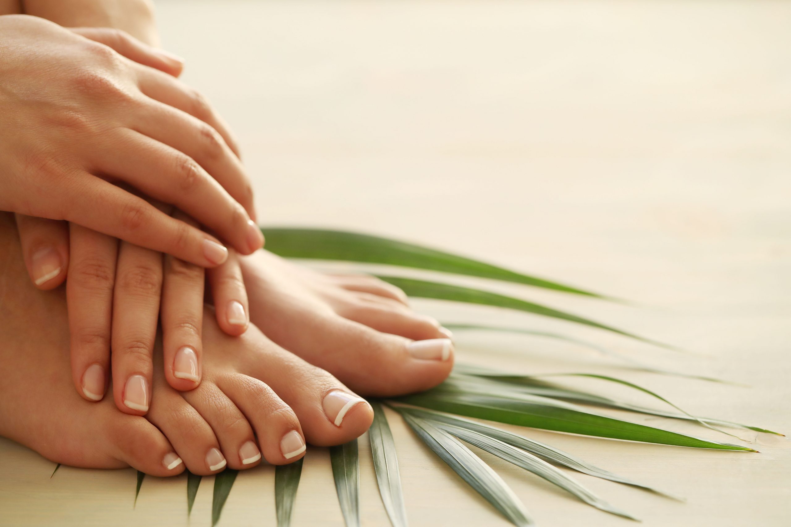 Beauty Tips: हाथ और पैरों की रूखी त्वचा को ऐसे बनाएं कोमल, अपनाएं एक्सपर्ट की सलाह