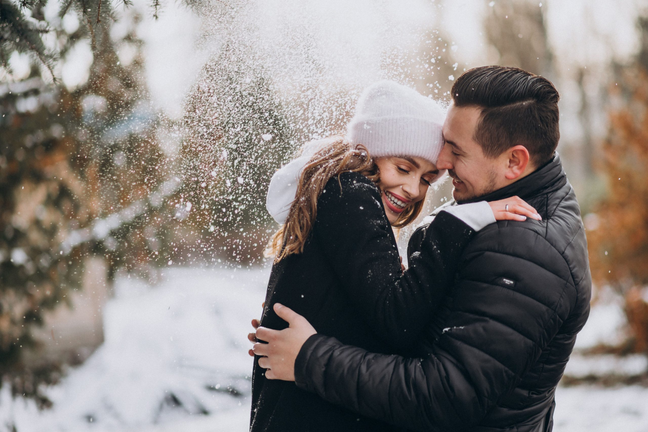 Happy Hug Day: प्यार के इजहार के लिए ही नहीं, बल्कि गले लगाने से मिलते हैं कई फायदे