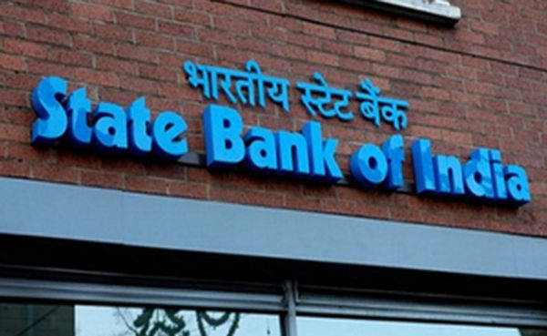 SBI ने बदला ATM से पैसे निकालने का नियम, जान लें वरना होगी दिक्कत