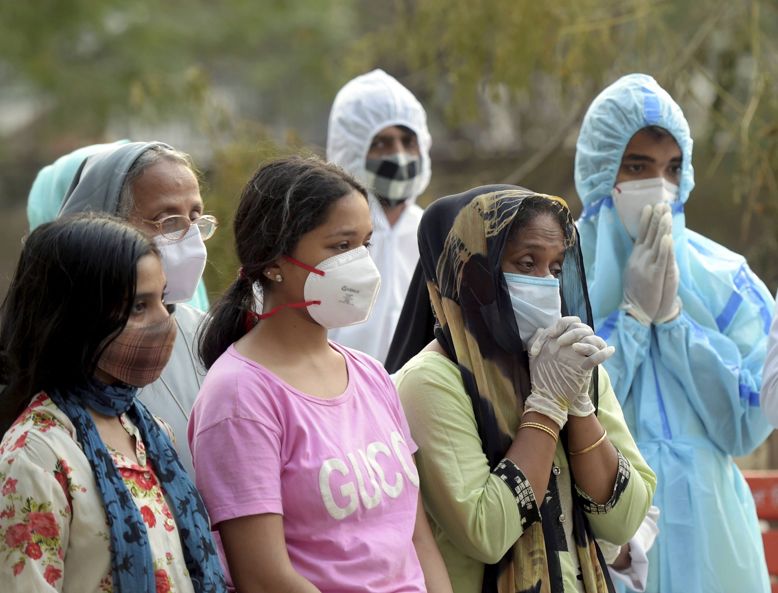 दिल्ली में कोविड-19 से रिकॉर्ड 448 मौत, 24 घंटों में आए 20 हजार से कम नए मामले