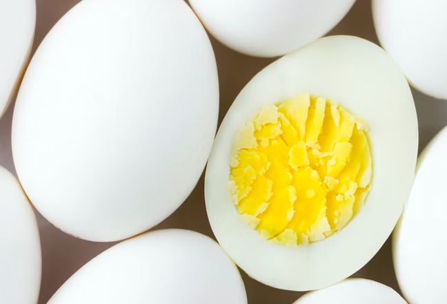 अगर आप अंडे का सिर्फ सफेद भाग खाते हैं तो इन बातों का रखें ध्यान, वरना पड़ सकता है भारी