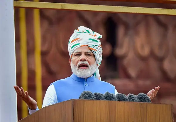 स्वतंत्रता दिवस पर PM Modi ने महात्मा गांधी समेत इन महापुरुषों को किया याद