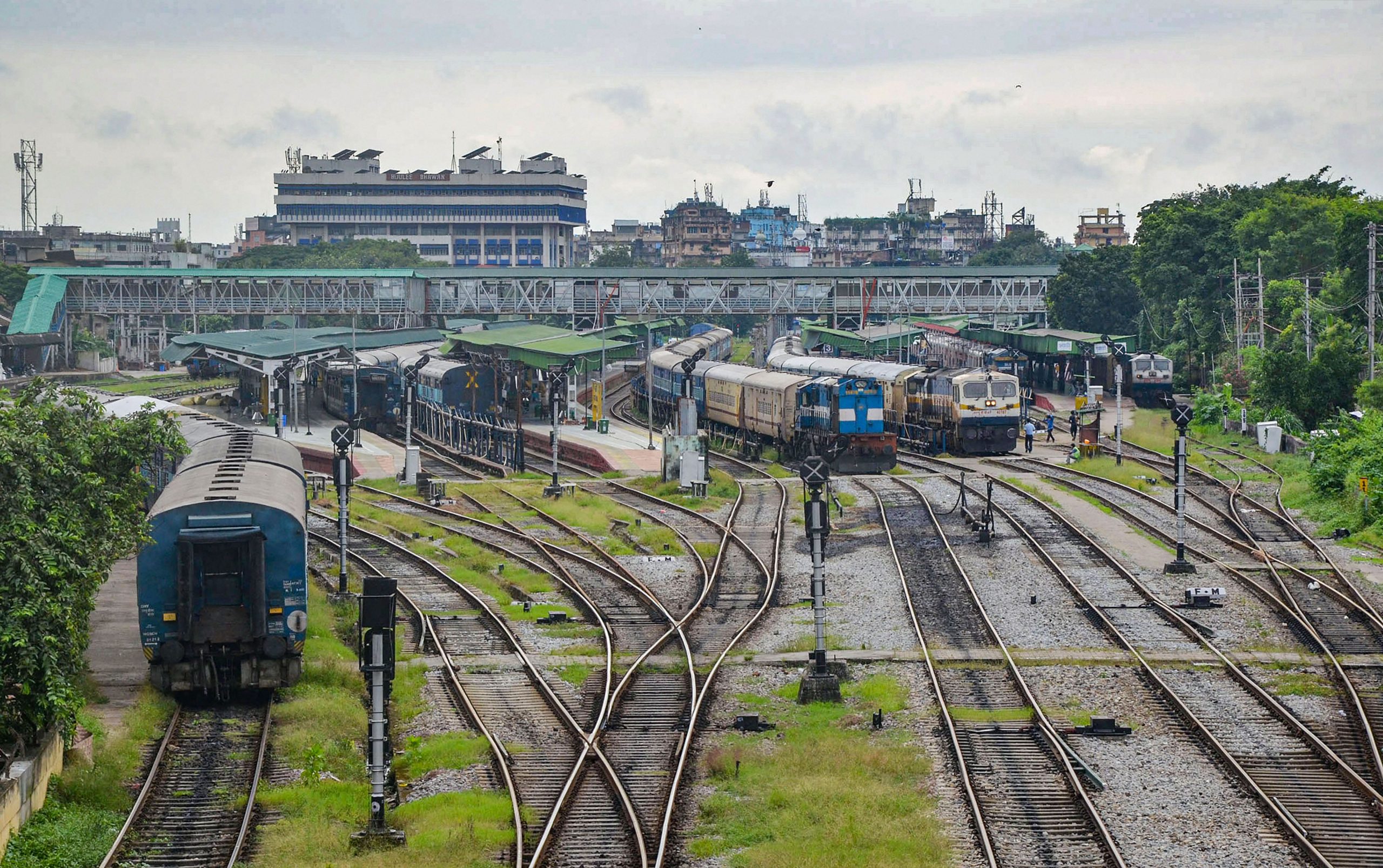 त्योहारों में पश्चिम रेलवे चलाएगी स्पेशल रेलगाड़ियां, जानें कहां से चलेंगी ट्रेनें और कब से शुरू होगी बुकिंग