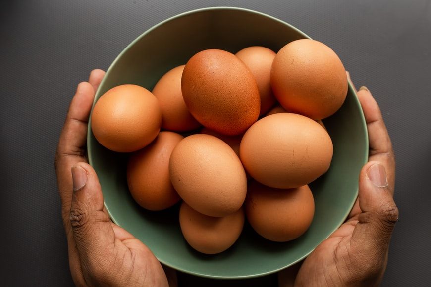 एक दिन में कितने अंडे खाना सेहत के लिए सही है? जान लें वरना हो सकता है नुकसान