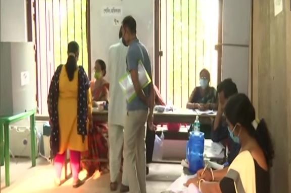WB Election 2021: बंगाल में 5 जिलों की 30 सीटों पर वोटिंग शुरू, सुरक्षा के हैं कड़े इंतजाम