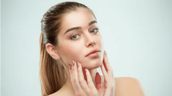 Healthy Skin Tips: त्वचा की समस्या से हैं परेशान, ऐसे लाएं शानदार निखार