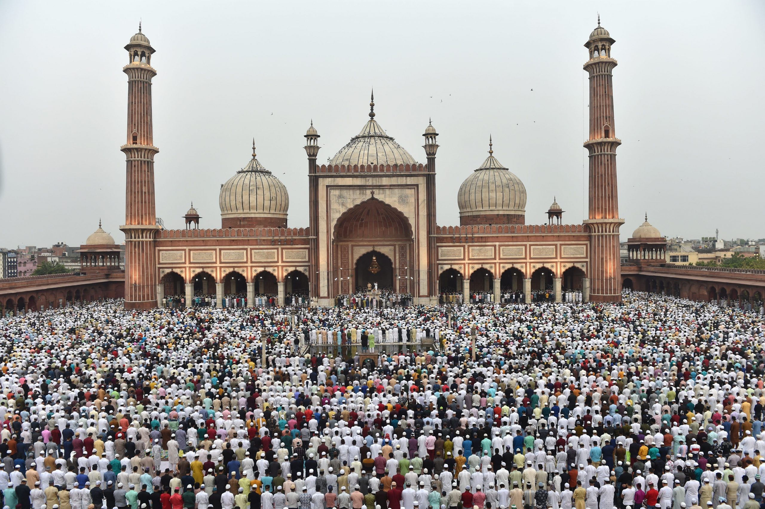 Eid ul Fitr Pics: देखें देश-दुनिया में कैसे मनाया गया ईद का त्यौहार