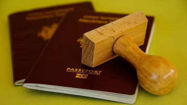 अब फ्लाइट में बैठने के लिए फिजिकल पासपोर्ट नहीं रहेगा आवश्यक, जल्द लॉन्च होगा E-Passport