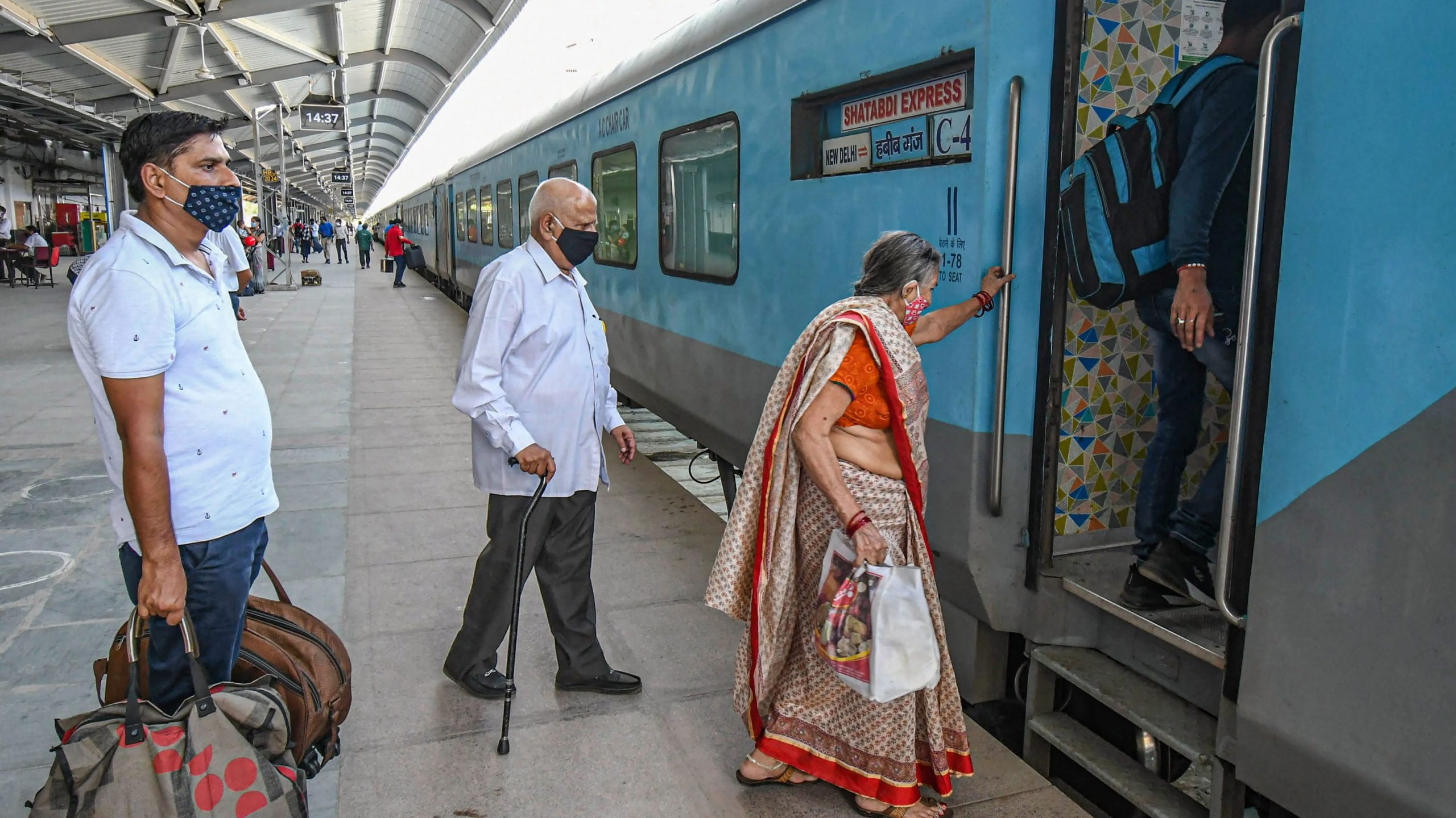 Indian Railways: रेलवे ने स्थगित की 20 ट्रेनें, 3 महीने तक नहीं कर पाएंगे सफर, देखें लिस्ट