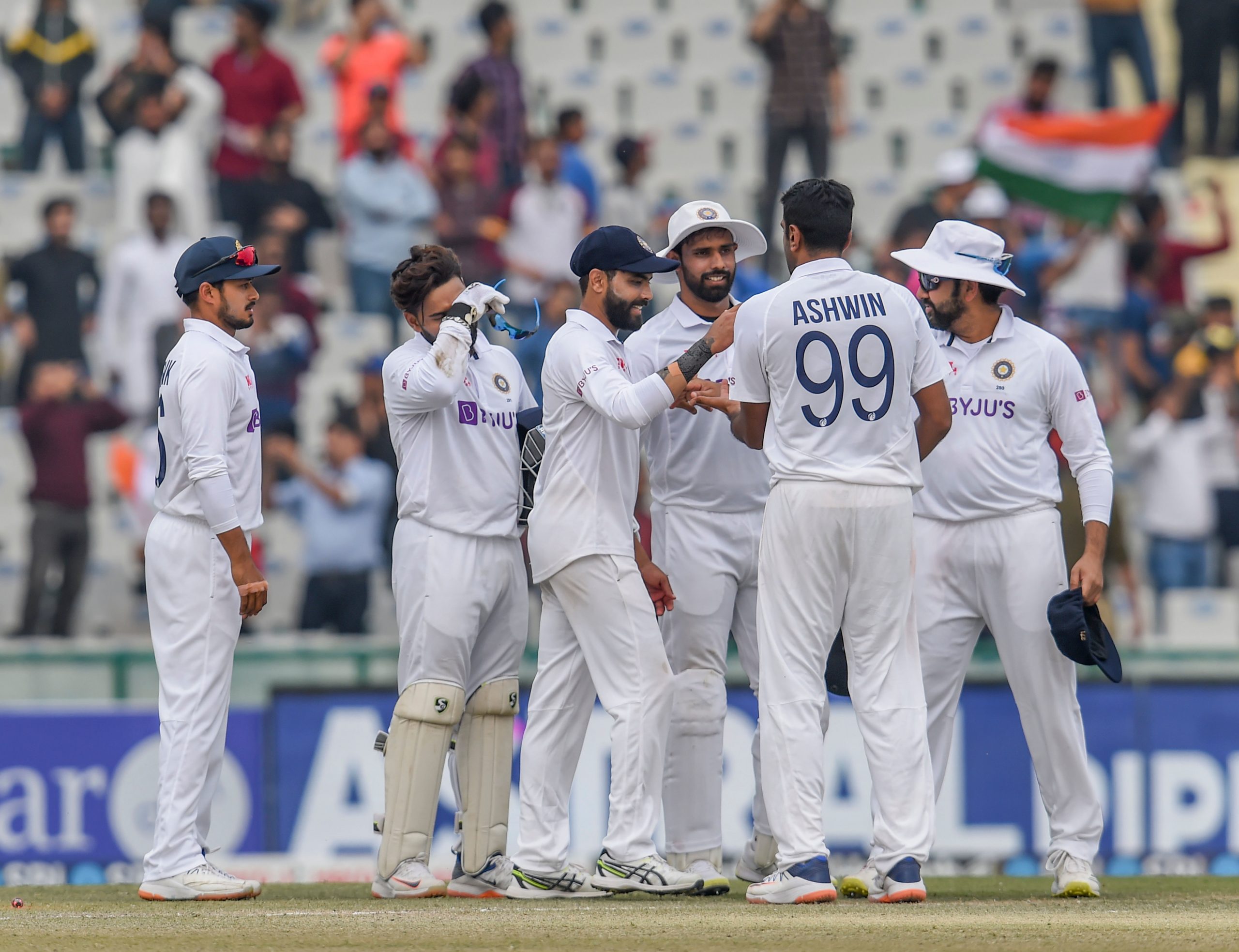 टीम इंडिया के लिए आसान हुआ पिंक बॉल टेस्ट, और मुश्किल में फंसी श्रीलंका