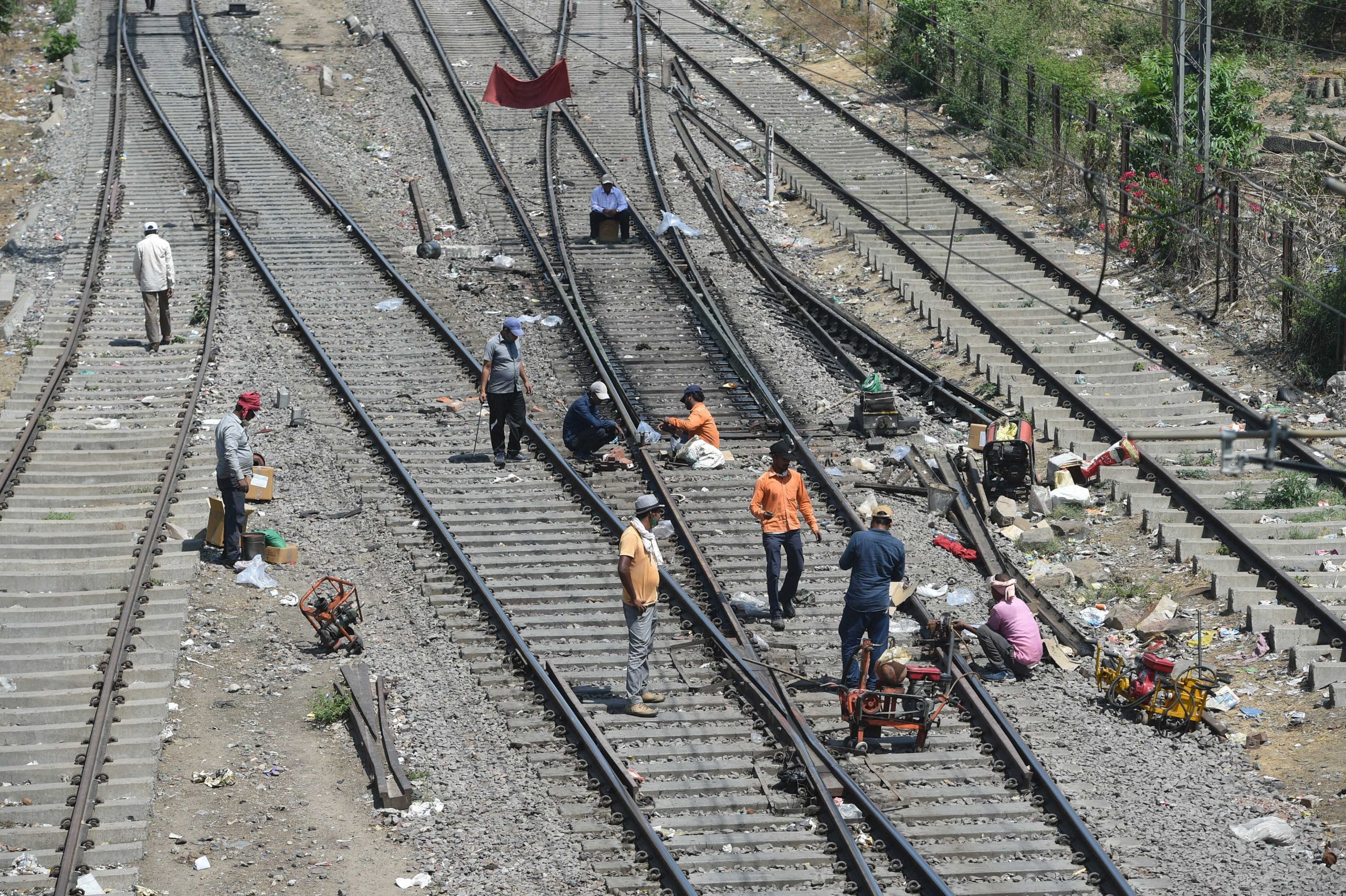 Cyclone Yaas: पूर्व रेलवे ने रद्द किए 25 ट्रेन, यात्रा करने से पहले देखें पूरी लिस्ट