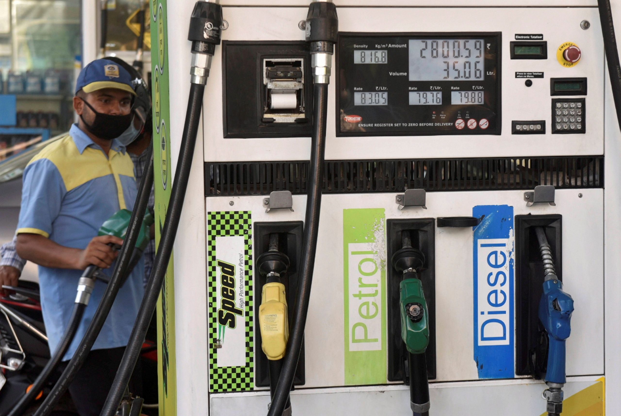 डीजल भी गया 100 के पार, जानें आपके शहर में क्या हैं Petrol-Diesel के दाम