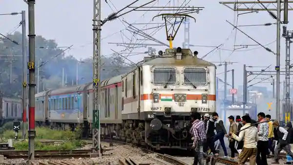 Holi 2021: होली पर भारतीय रेलवे ने कैंसिल कर दीं ये ट्रेने, देखें पूरी लिस्ट