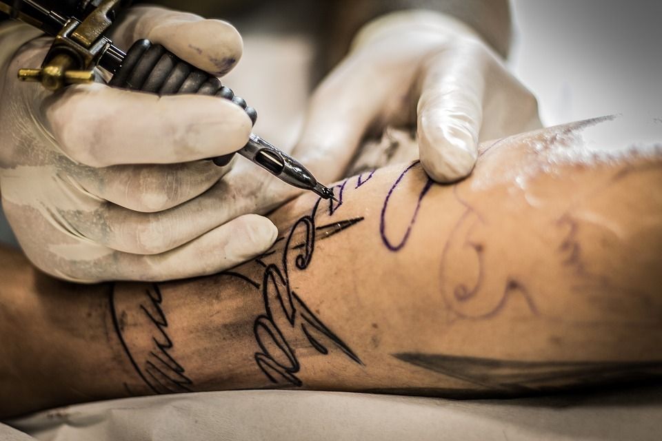 Tattoo girl फेम ऐमी स्मिथ ने शरीर पर बनवाए हैं 40 से अधिक टैटू, बताई दर्दभरी आपबीती
