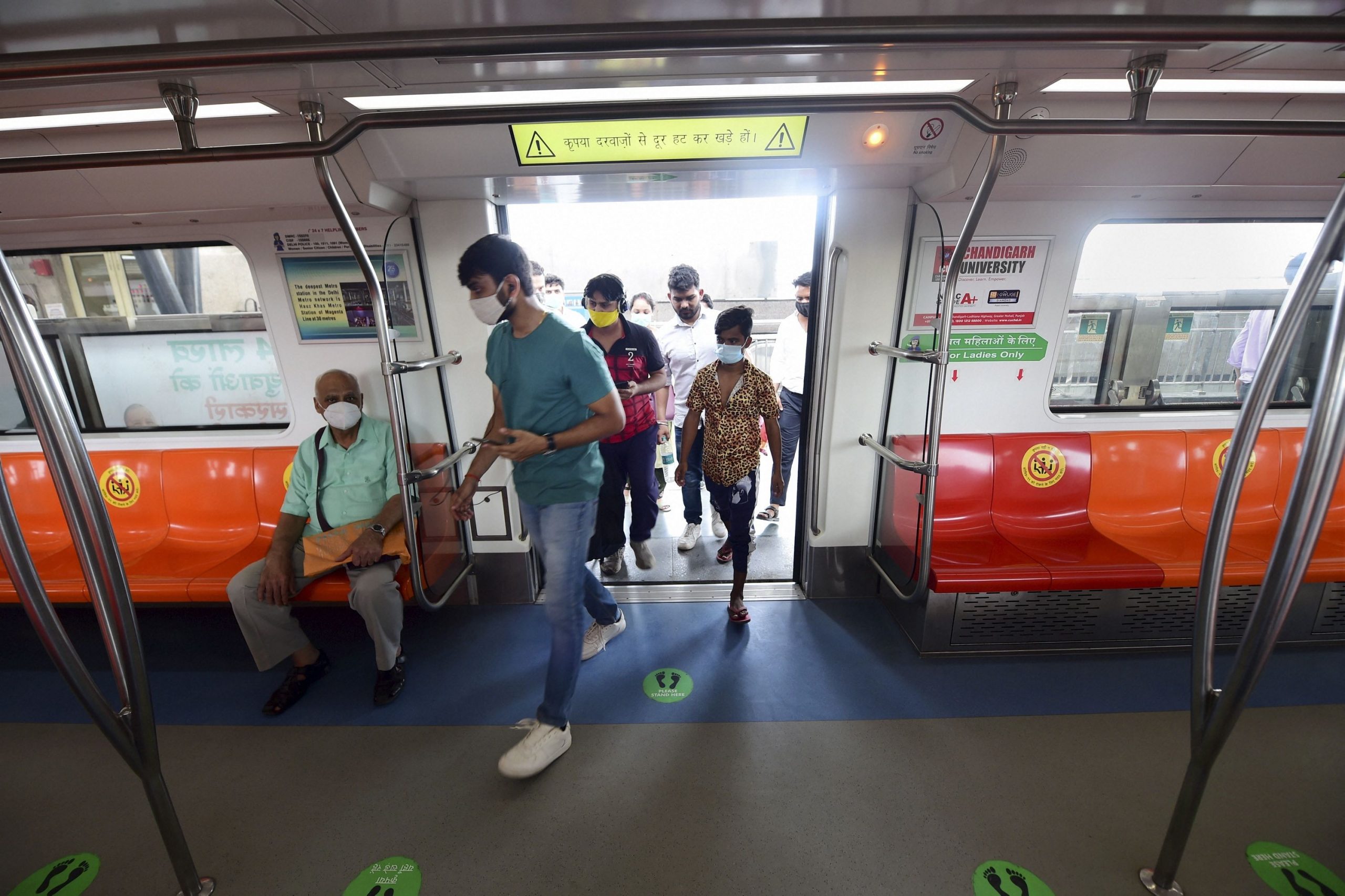 रक्षाबंधन के दिन कहीं निकलने से पहले देख लें दिल्ली मेट्रो का शेड्यूल, हुआ है बदलाव