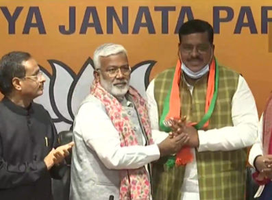UP Election: जलालपुर से सपा विधायक बीजेपी में शामिल, जलालाबाद के पूर्व BJP प्रत्याशी SP में