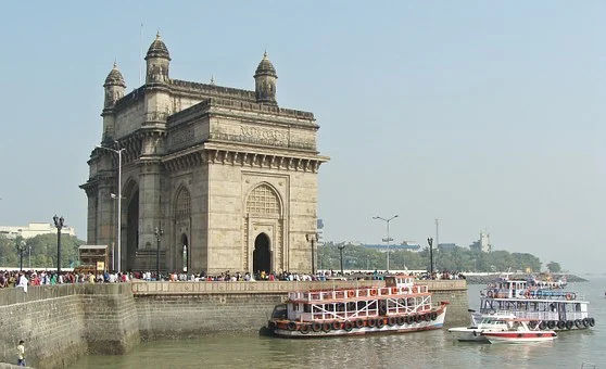 भारत की इन इमारतों को देख फटी रह जाएंगी आपकी आंखें, अंग्रेजों को बार-बार कहेंगे शुक्रिया