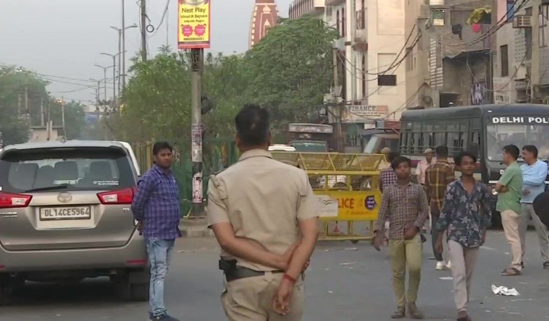जहांगीरपुरी हिंसा की पुलिस ने शुरू की जांच, खंगाल रही अपराधियों की लिस्ट