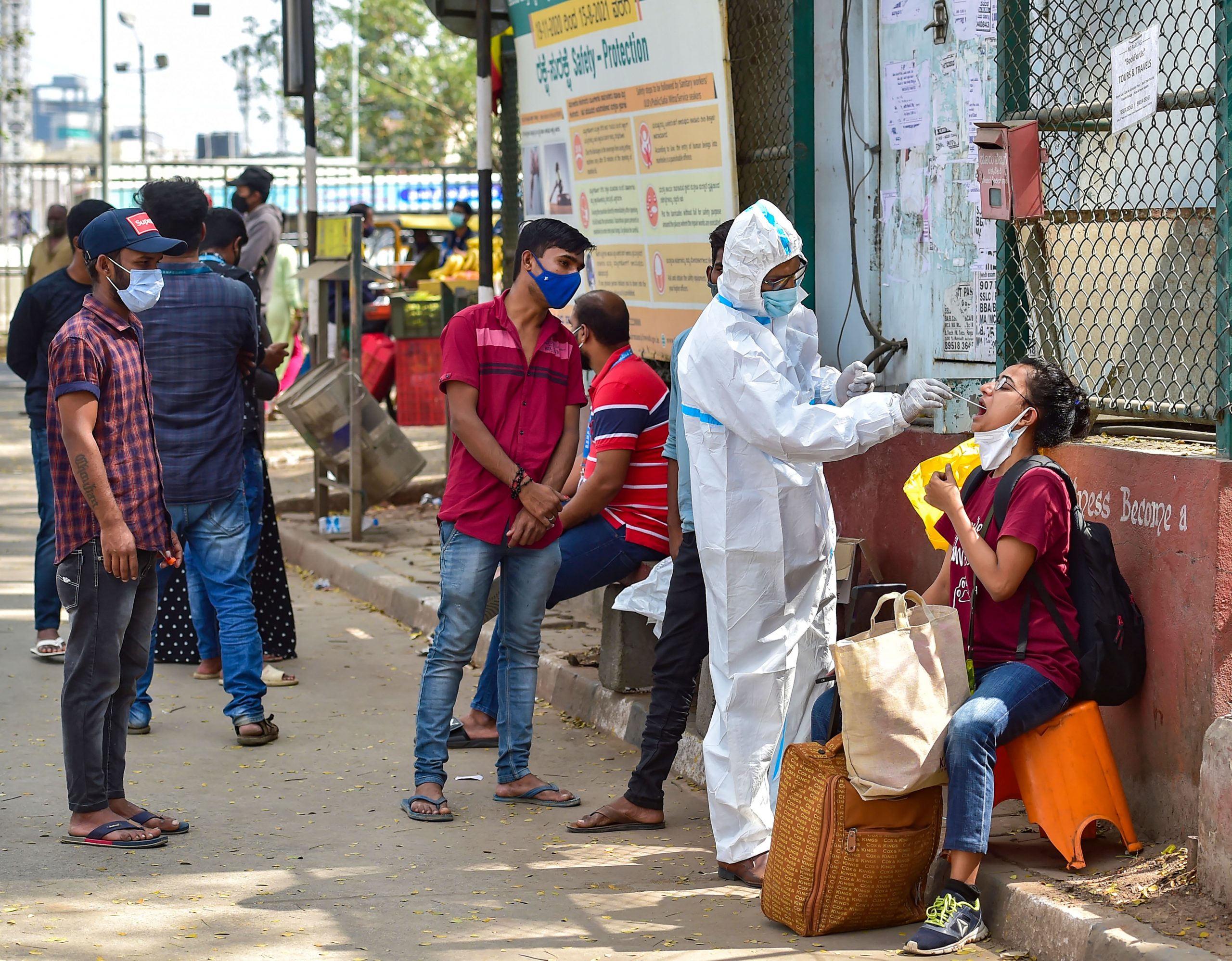 कर्नाटक में नाइट कर्फ्यू हटा, जानें सोमवार से क्या खुल जाएगा और क्या रहेगा बंद