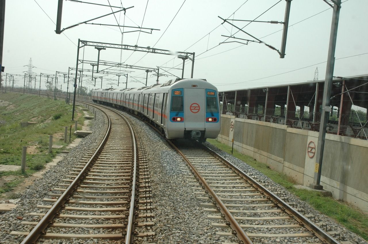 दिल्ली-NCR के सभी मार्गों पर फिर से बहाल हुई मेट्रो सेवा