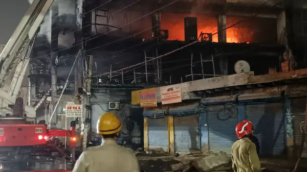 दिल्ली: मुंडका अग्निकांड में 27 की मौत, जानें अब तक क्या-क्या हुआ