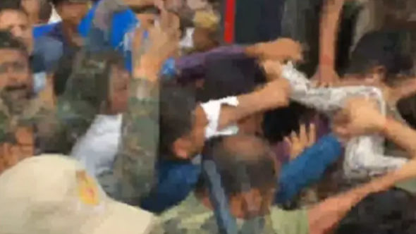 VIDEO: कोर्ट में पेशी के दौरान कन्हैयालाल के दोषियों की पिटाई