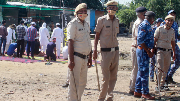 Uttarakhand Police में 1521 पदों पर निकली भर्ती, 12वीं पास करें ऑनलाइन आवेदन