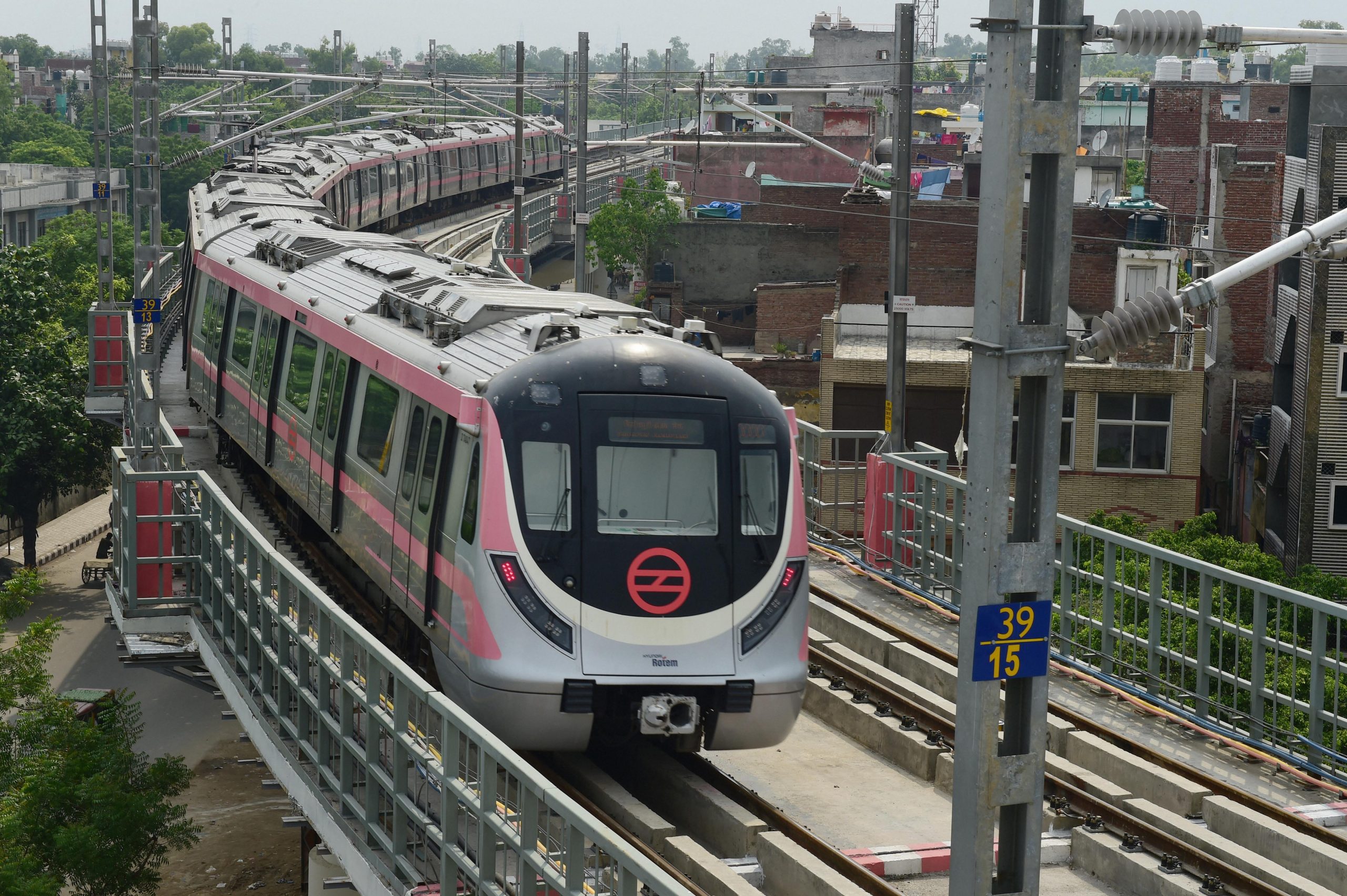 Delhi Metro Yellow Line update: इन 3 मेट्रो स्टेशन पर बंद हुई थीं सेवाएं, ताजा अपडेट जानें
