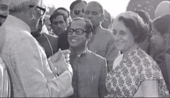 इंदिरा गांधी के वफादार और पक्के कांग्रेसी थे प्रणब मुखर्जी