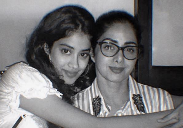 Janhvi Kapoor Birthday: मां से कम खूबसूरत नहीं हैं जाह्नवी, देखें तस्वीरें
