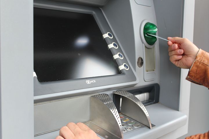 आप भी है SBI के खाताधारक? तो इस नंबर के बिना नहीं निकाल सकेंगे ATM से पैसे