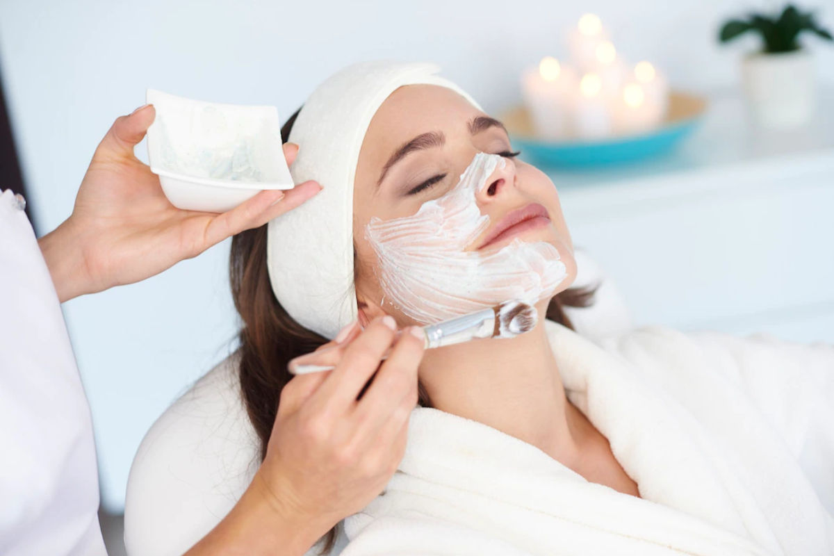 Winter Skin Care: सर्दियों में नेचुरल ग्लो के लिए चेहरे पर लगाएं ये 4 चीजें, गुलाबी हो जाएंगे गाल