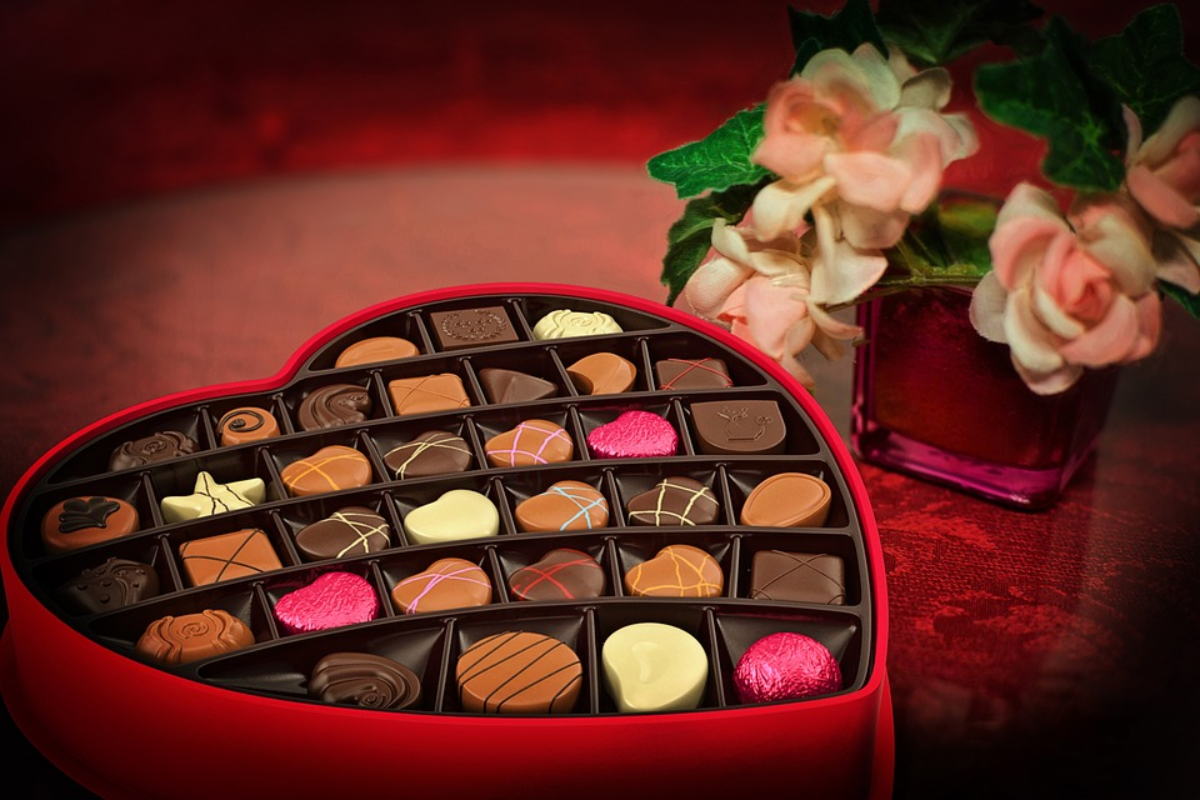 Chocolate Day Shayari for Husband: इन शायरी की मदद से अपने पति को दें चॉकलेट डे की विशेज