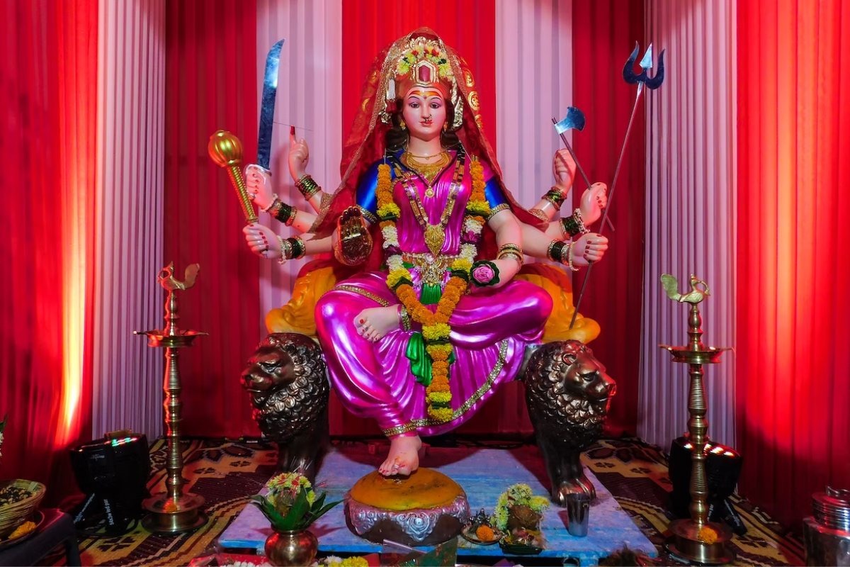 Shardiya Navratri 2023: इस नवरात्रि हाथी पर सवार होकर आएंगी मां दुर्गा, समृद्धि और ज्ञान का है प्रतीक