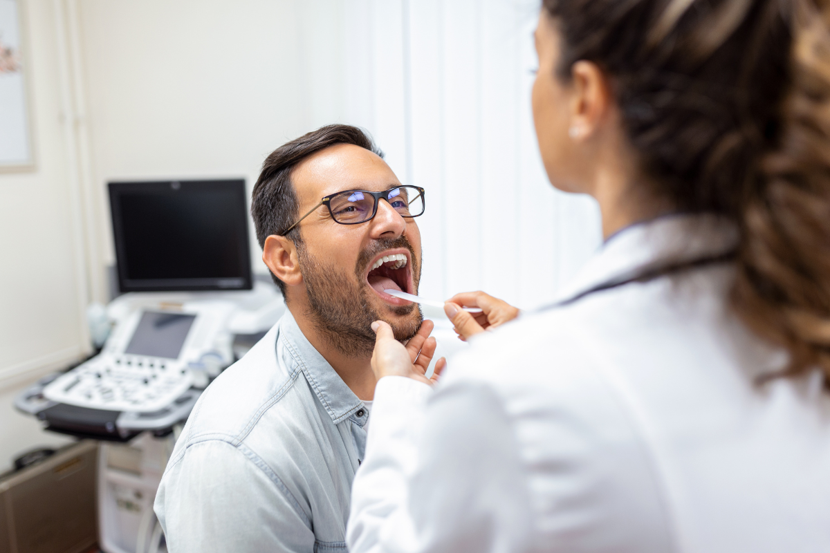 Oral Cancer Symptoms: मुंह के कैंसर के लक्षणों को क्या आप भी कर रहे हैं इग्नोर