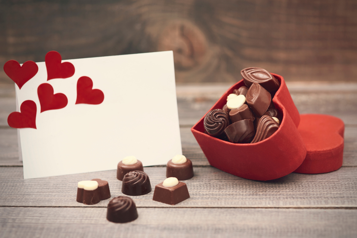 Chocolate Day quotes for love in Hindi: अपने पार्टनर को भेजें ये खास लव भरे संदेश