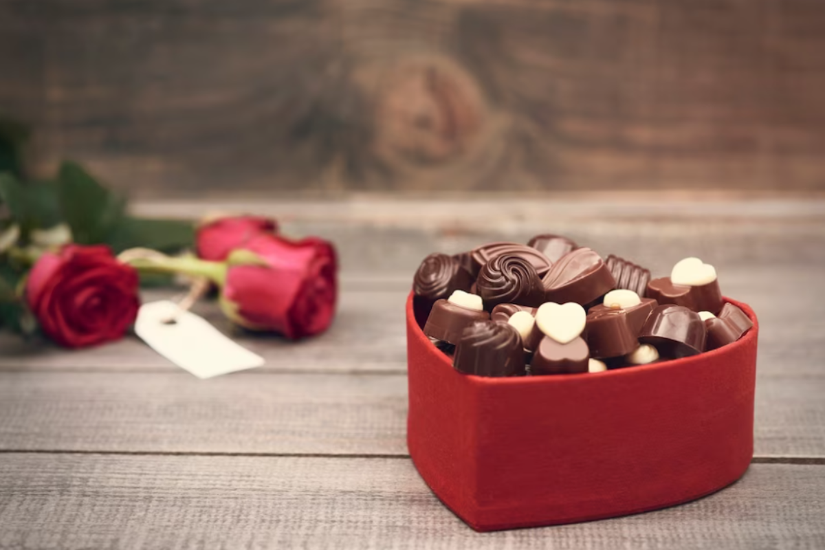 Chocolate Day Shayari For Girlfriend In Hindi: चॉकलेट डे के मौक पर गर्लफ्रेंड को भेजें ये प्यारी शायरियां