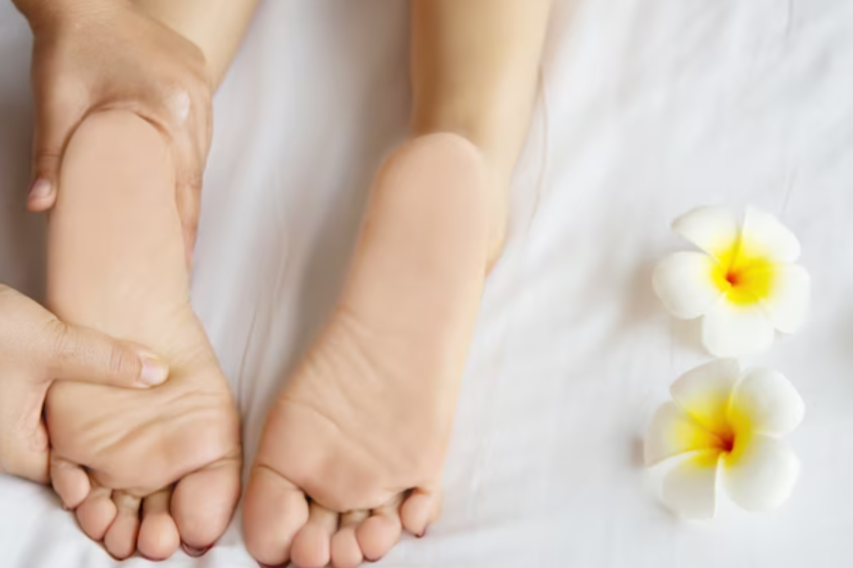 Home Remedies for Foot Odor: पैरों से आने वाली दुर्गंध ने कर दिया है परेशान, ये 4 घरेलू उपाय दिलाएंगे राहत
