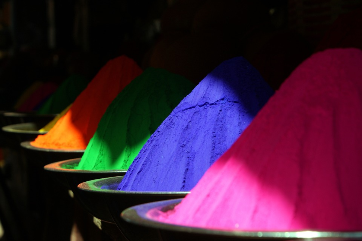 Holi Lucky Color: इस होली राशि के अनुसार चुनें अपना लकी रंग, खुशियों से भरा रहेगा जीवन