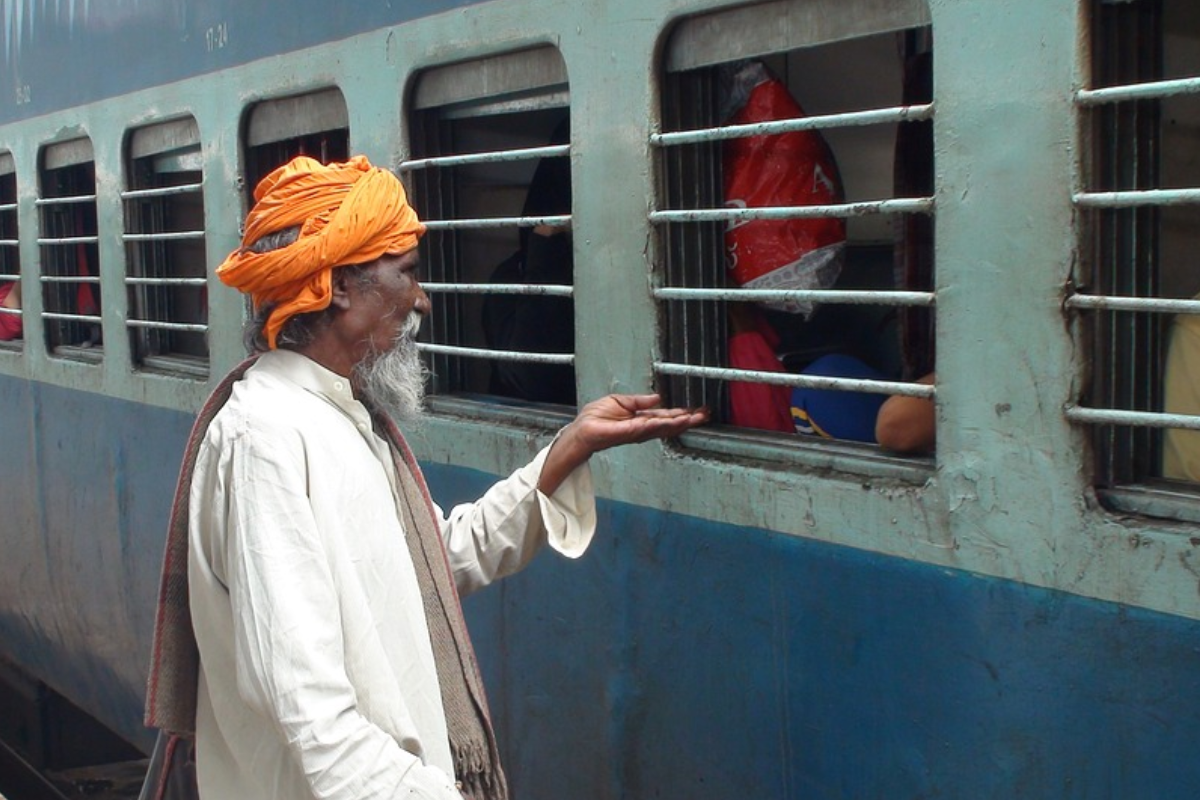 Indian Railway Tatkal Ticket Booking: होली पर घर जाने के लिए ऐसे मिलेगी कन्फर्म टिकट, जानें प्रॉसेस