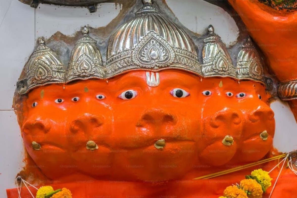 Hanuman Jayanti 2023: चेहरे पर मुस्कान आ जाएगी जब आप जानेंगे कि हनुमान जी को क्यों चढ़ता है सिंदूर