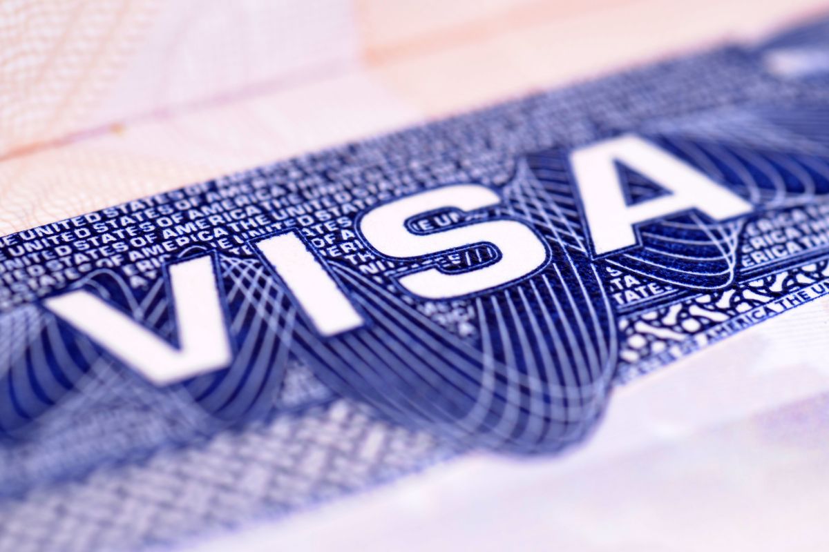 What is H1B Visa: क्या है H1B वीजा? जानिये इसके फायदे और आवश्यक योग्यता