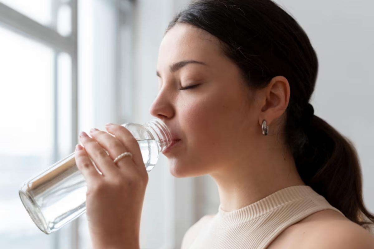 Side Effects Of Cold Water: ठंडा पानी पीने से मिलने वाला शुकुन बन सकता है मुसीबत, जान लें सटीक जानकारी