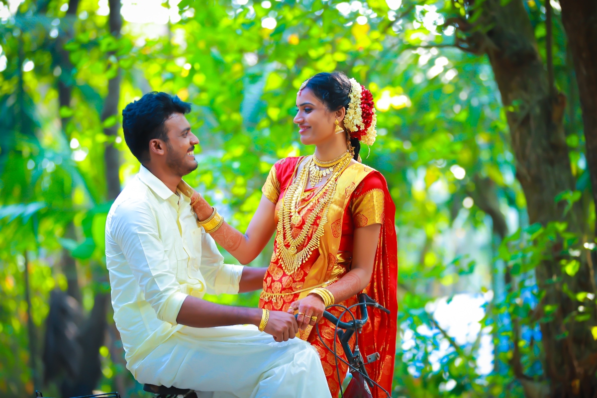 Hariyali Teej Wishes for Wife in Hindi: हरियाली तीज पर अपनी पत्नी को भेजें शुभकामनाएं, मनाएं ये प्यार का त्योहार