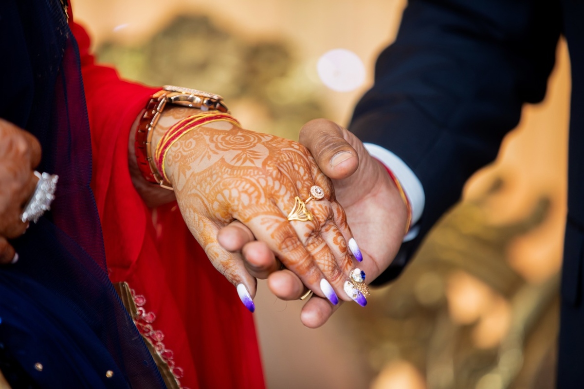 Happy Hartalika Teej 2023 Wishes: अपनी पत्नी के लिए बनाएं ये दिन स्पेशल, भेजें प्यार भरी शुभकामनाएं
